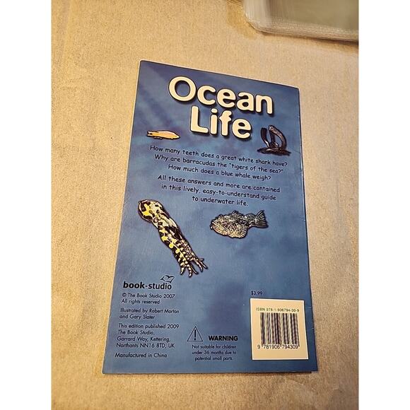 Book-Studio Junior Explorer Ocean Life Explore the Mysterious Depths of the Sea - Picture 2 of 3